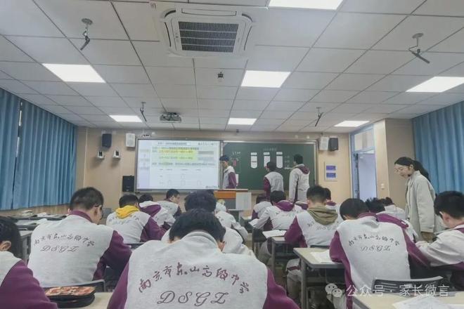 kU4I881cC8E81CdN.jpg