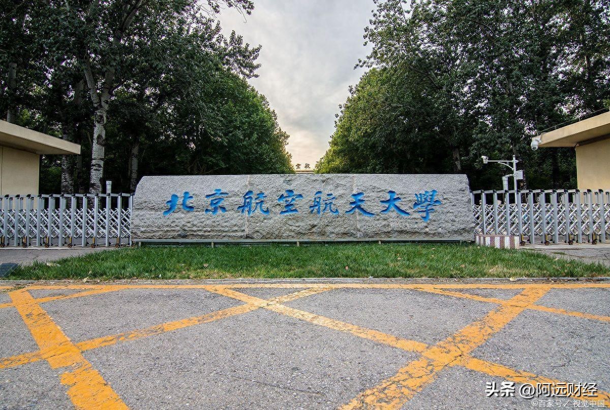 DILsEPAAiZedsm9a.jpg