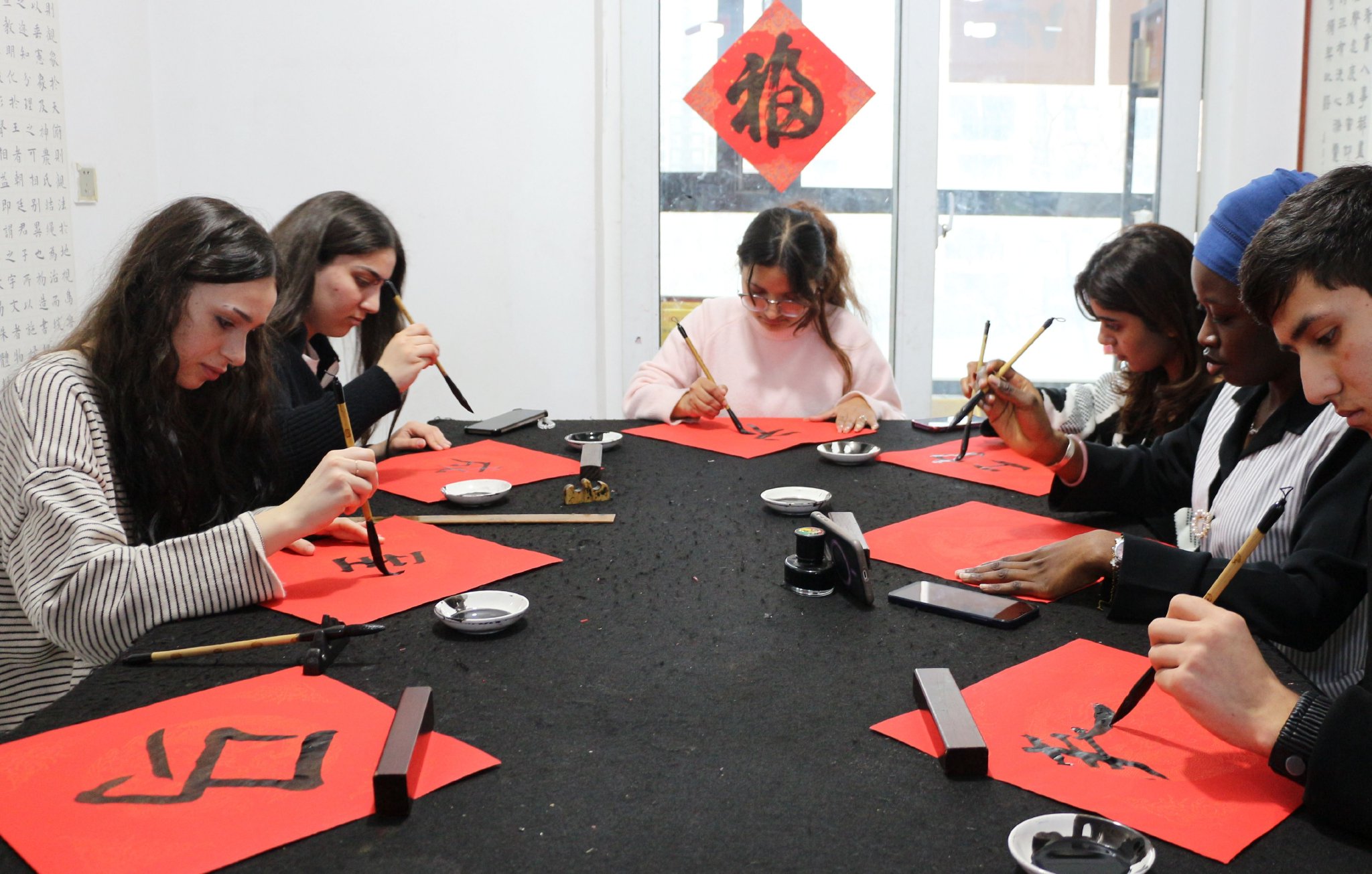 YAKOoXdmtq8GgTxa.jpg