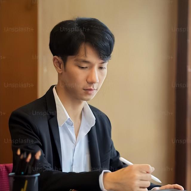 Gre75dJzKSCXjr7K.jpg