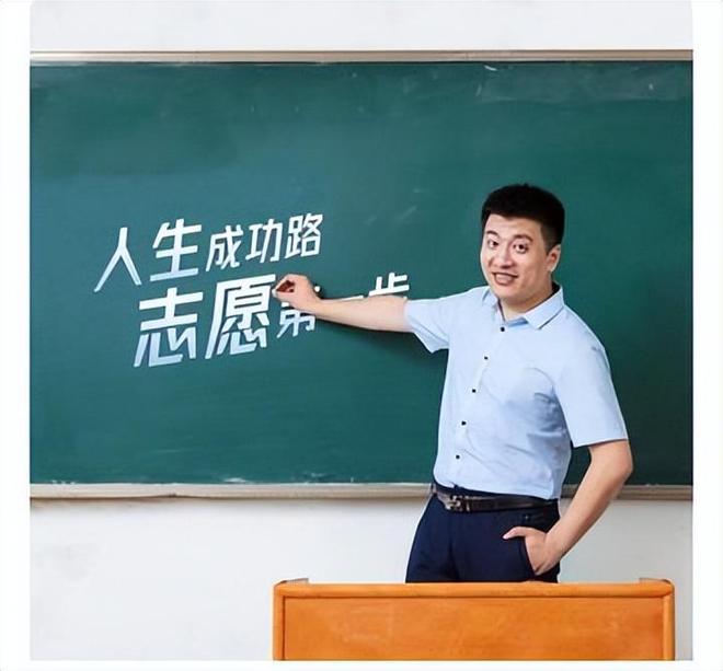 Z051xdWmGGdtD6BB.jpg