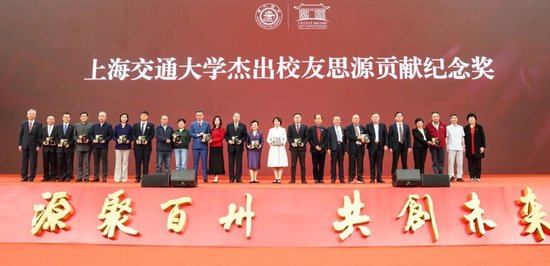 tfg62wF5QHk2GD1o.jpg