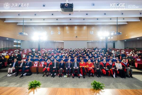 KQV55v33M4oz3qF0.jpg