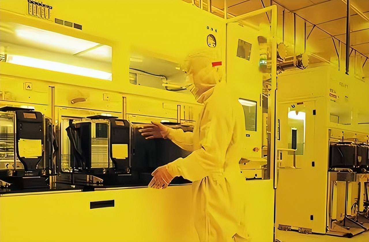 Ag33pv18fmDD8vMm.jpg